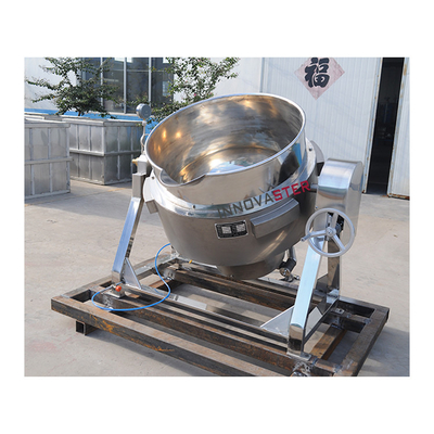 野菜加工工場でカレーパスタを作る工業用電気ケトル